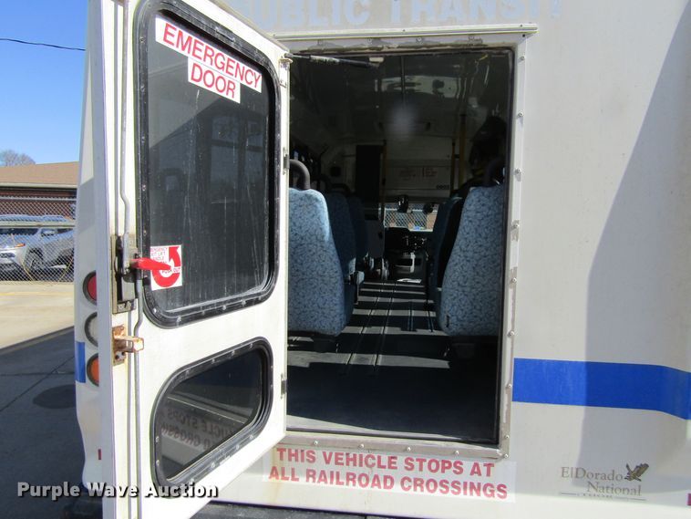 image for item GC9885 2009 Ford E450 Super Duty  shuttle bus