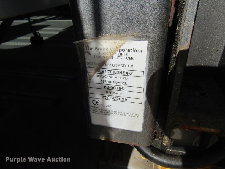 image for item GC9885 2009 Ford E450 Super Duty  shuttle bus