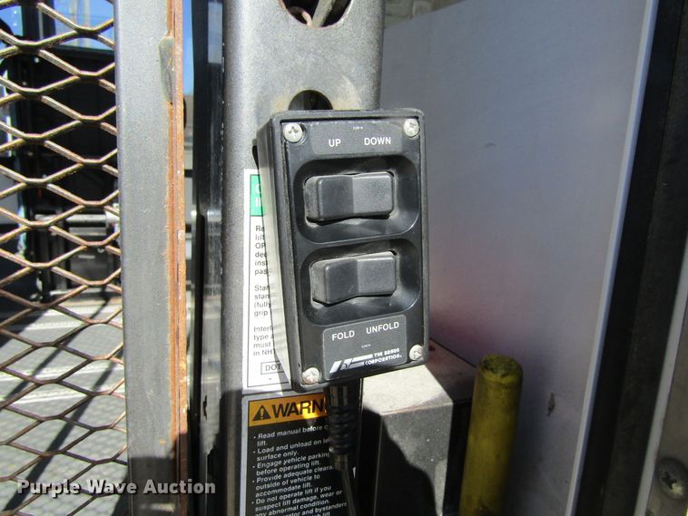 image for item GC9885 2009 Ford E450 Super Duty  shuttle bus