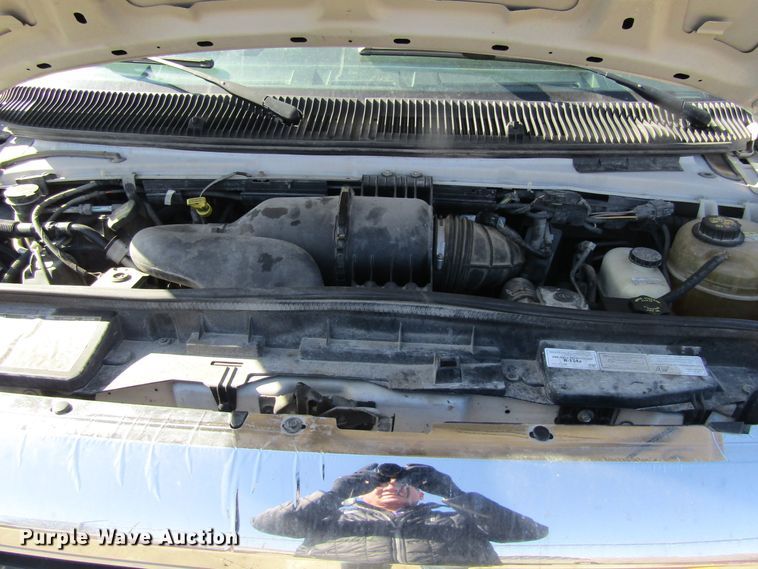 image for item GC9885 2009 Ford E450 Super Duty  shuttle bus