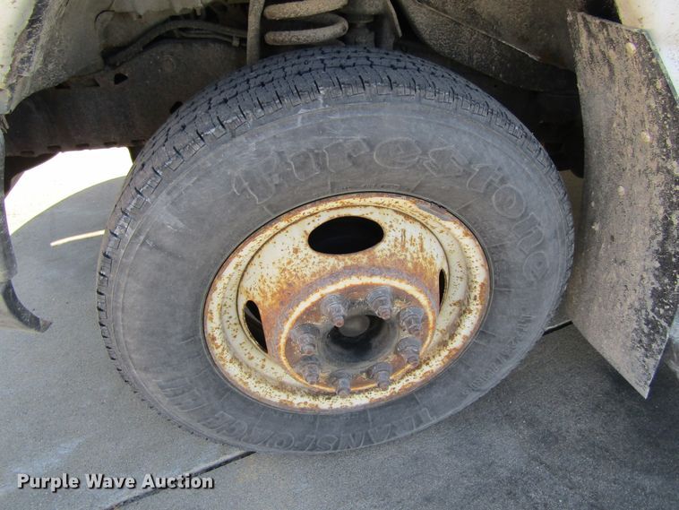 image for item GC9885 2009 Ford E450 Super Duty  shuttle bus