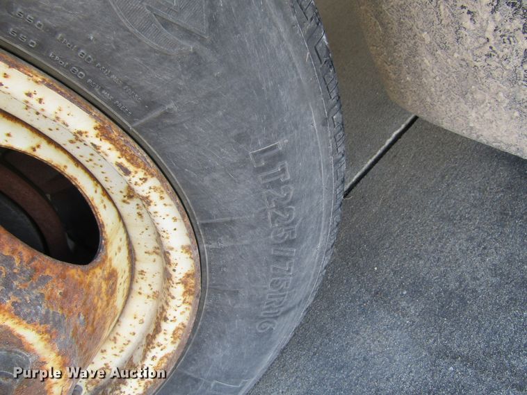 image for item GC9885 2009 Ford E450 Super Duty  shuttle bus