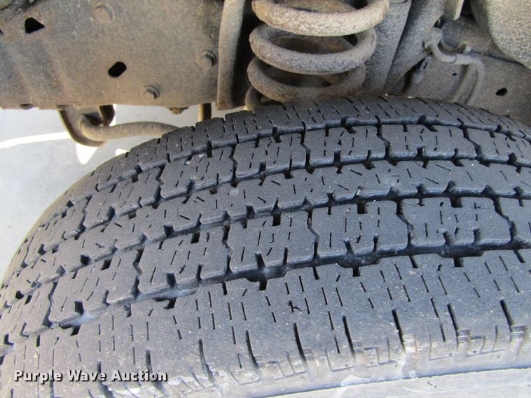 image for item GC9885 2009 Ford E450 Super Duty  shuttle bus