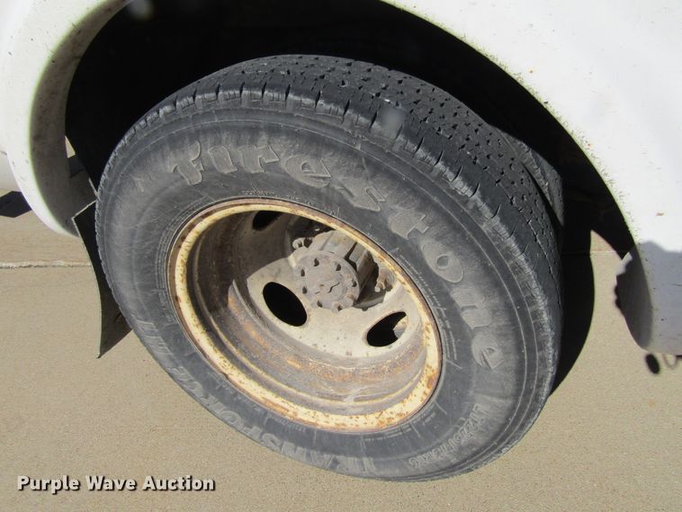 image for item GC9885 2009 Ford E450 Super Duty  shuttle bus