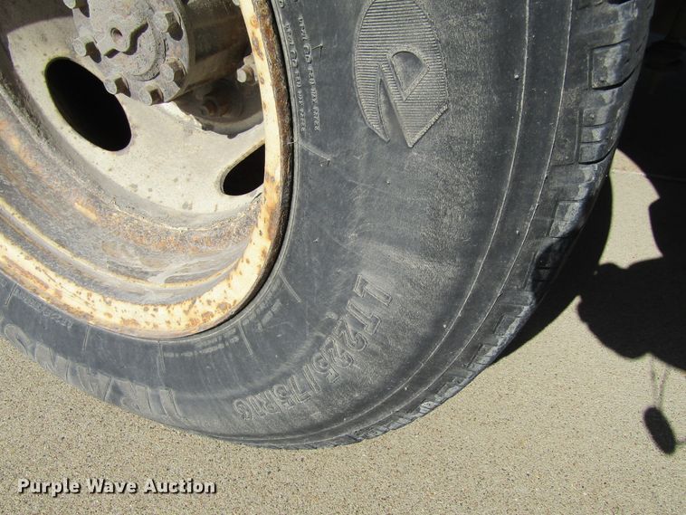 image for item GC9885 2009 Ford E450 Super Duty  shuttle bus