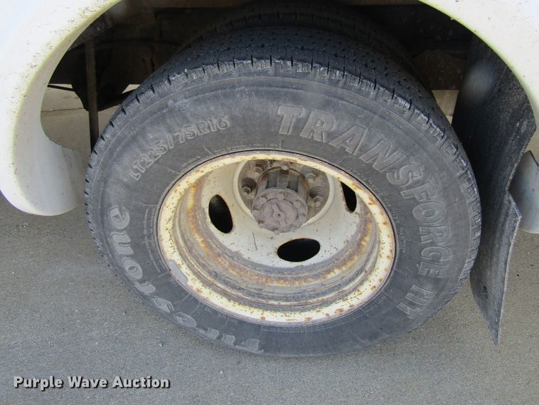 image for item GC9885 2009 Ford E450 Super Duty  shuttle bus