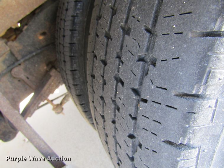 image for item GC9885 2009 Ford E450 Super Duty  shuttle bus