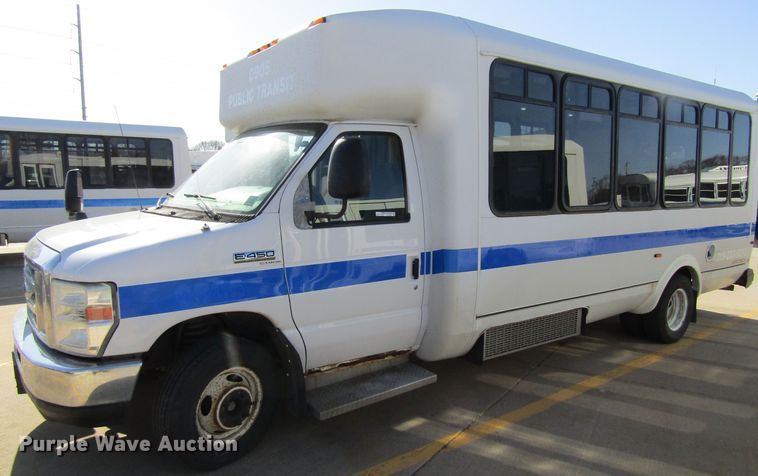 image for item GC9886 2009 Ford E450 Super Duty  shuttle bus