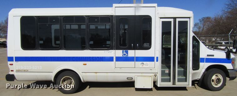 image for item GC9886 2009 Ford E450 Super Duty  shuttle bus