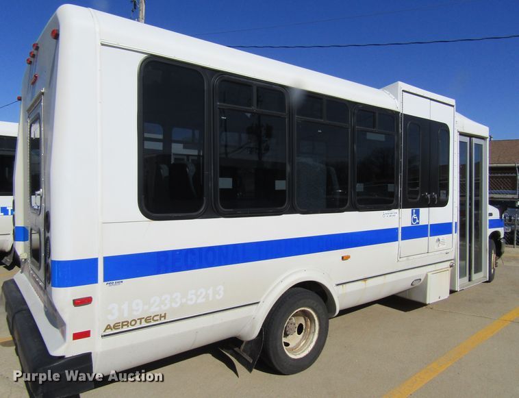 image for item GC9886 2009 Ford E450 Super Duty  shuttle bus
