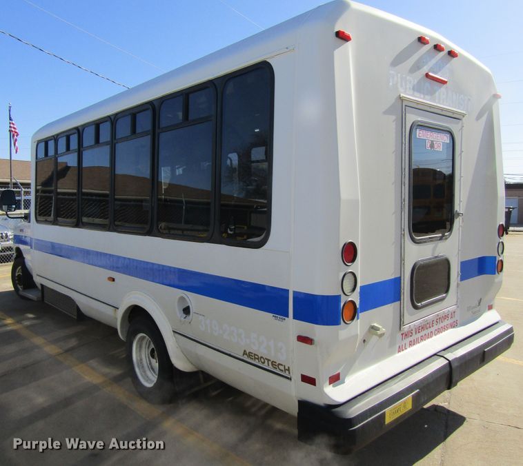 image for item GC9886 2009 Ford E450 Super Duty  shuttle bus