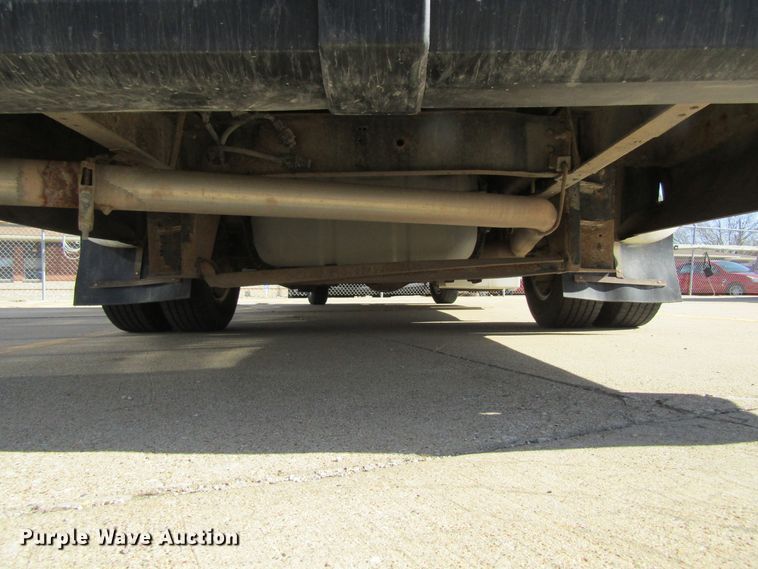 image for item GC9886 2009 Ford E450 Super Duty  shuttle bus