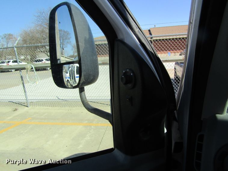 image for item GC9886 2009 Ford E450 Super Duty  shuttle bus