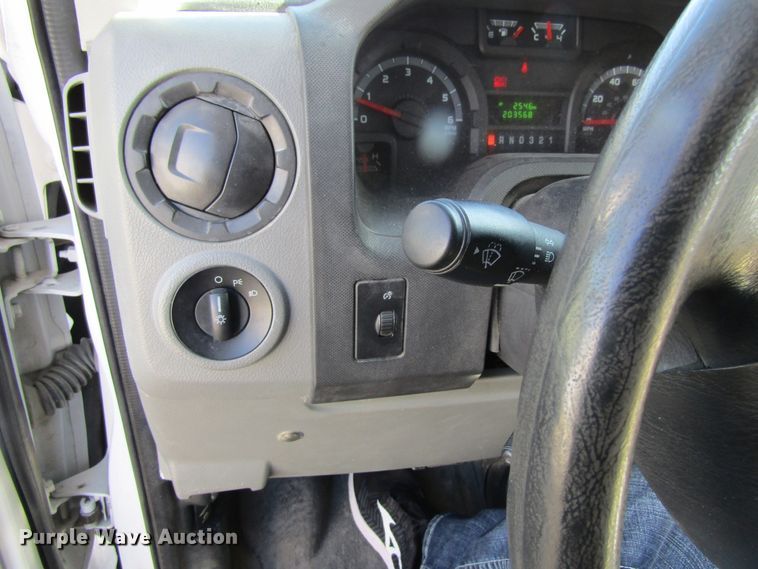 image for item GC9886 2009 Ford E450 Super Duty  shuttle bus