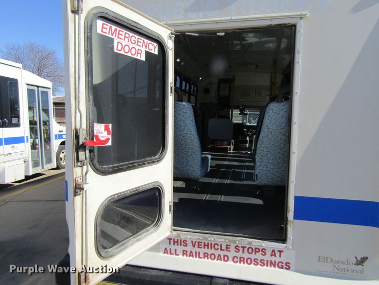 image for item GC9886 2009 Ford E450 Super Duty  shuttle bus