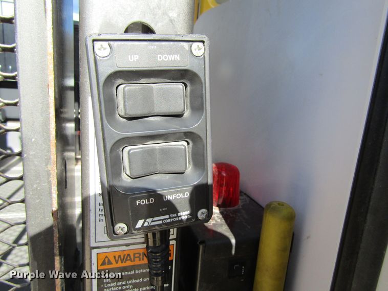 image for item GC9886 2009 Ford E450 Super Duty  shuttle bus