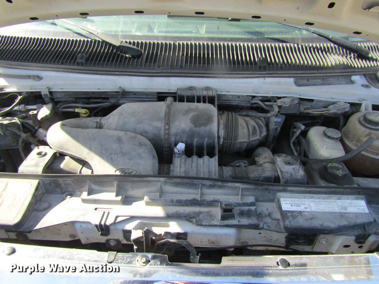 image for item GC9886 2009 Ford E450 Super Duty  shuttle bus