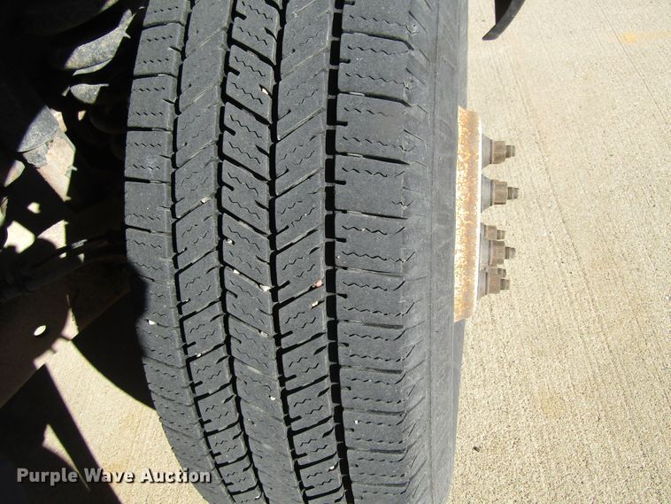 image for item GC9886 2009 Ford E450 Super Duty  shuttle bus