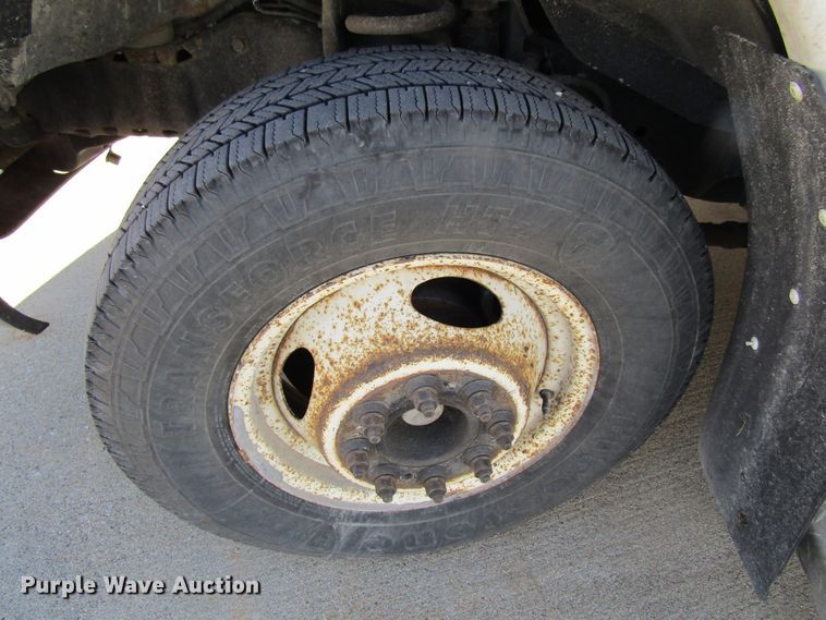 image for item GC9886 2009 Ford E450 Super Duty  shuttle bus