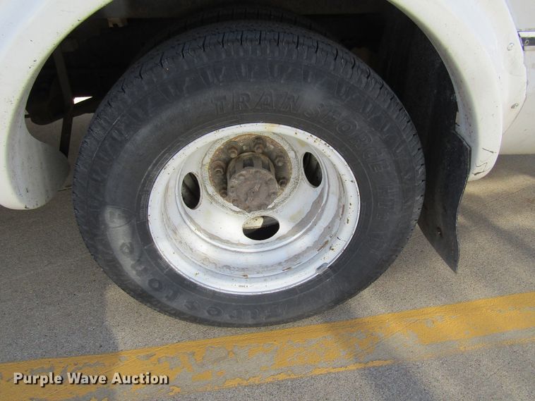 image for item GC9886 2009 Ford E450 Super Duty  shuttle bus