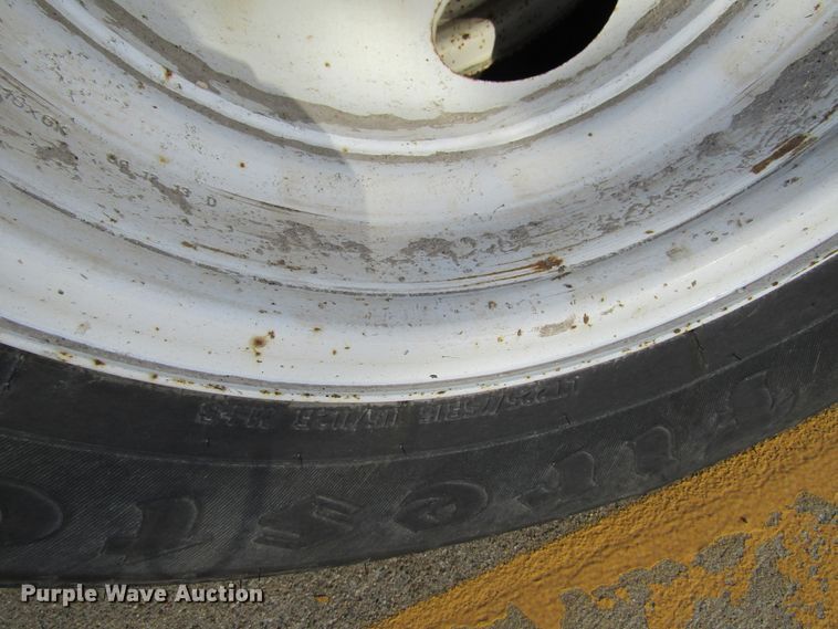 image for item GC9886 2009 Ford E450 Super Duty  shuttle bus