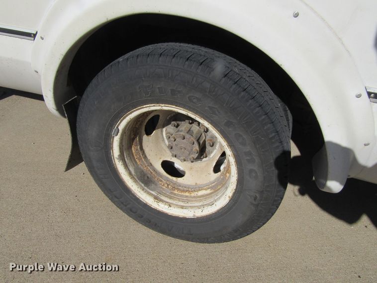 image for item GC9886 2009 Ford E450 Super Duty  shuttle bus