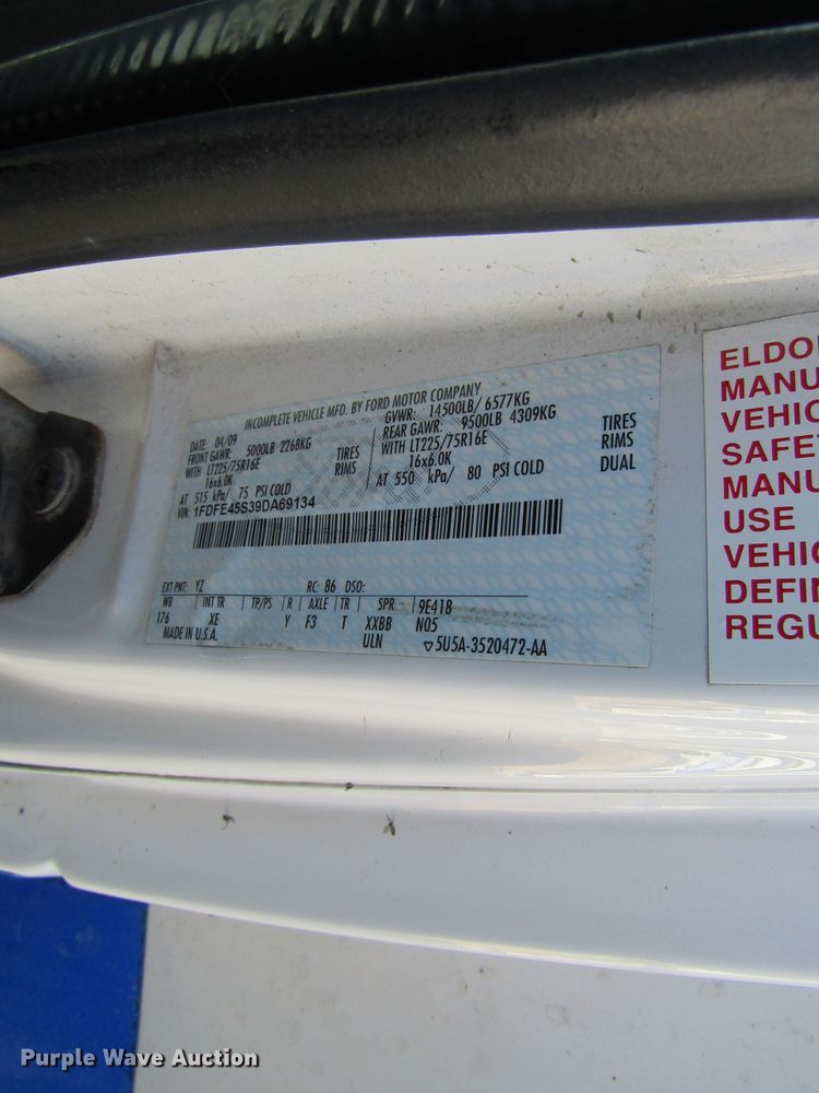 image for item GC9886 2009 Ford E450 Super Duty  shuttle bus