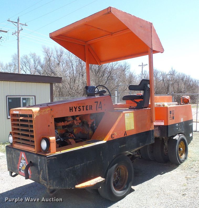 image for item GR9425 Hyster C530A  pneumatic roller