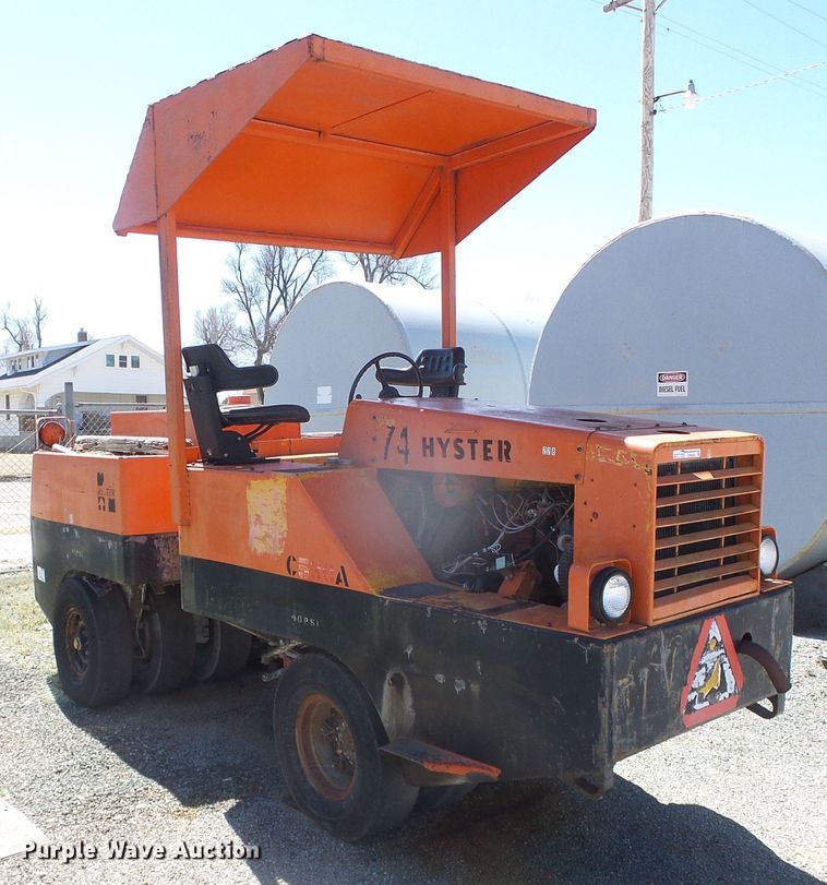 image for item GR9425 Hyster C530A  pneumatic roller