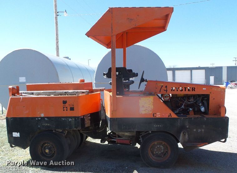 image for item GR9425 Hyster C530A  pneumatic roller