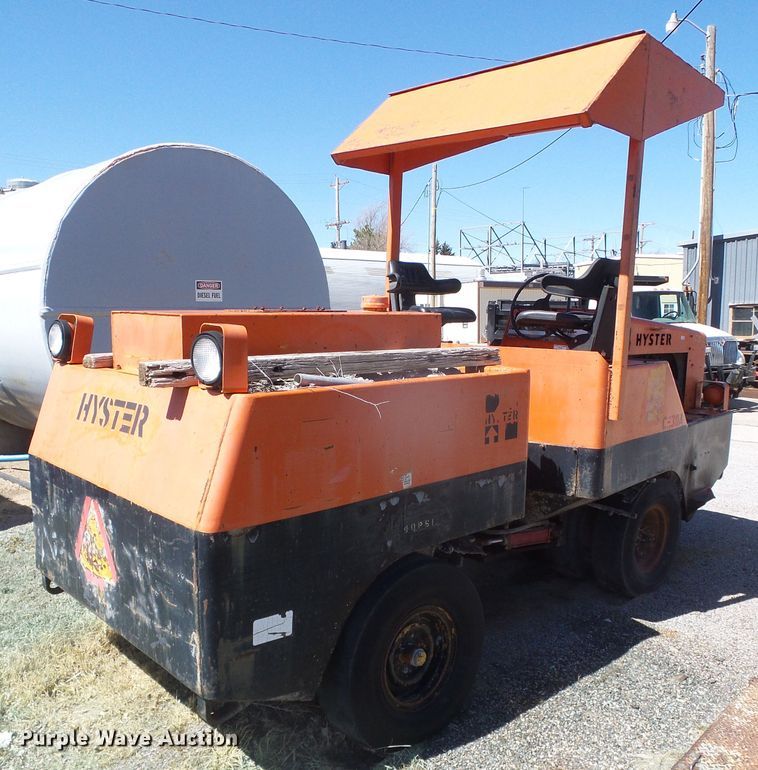 image for item GR9425 Hyster C530A  pneumatic roller