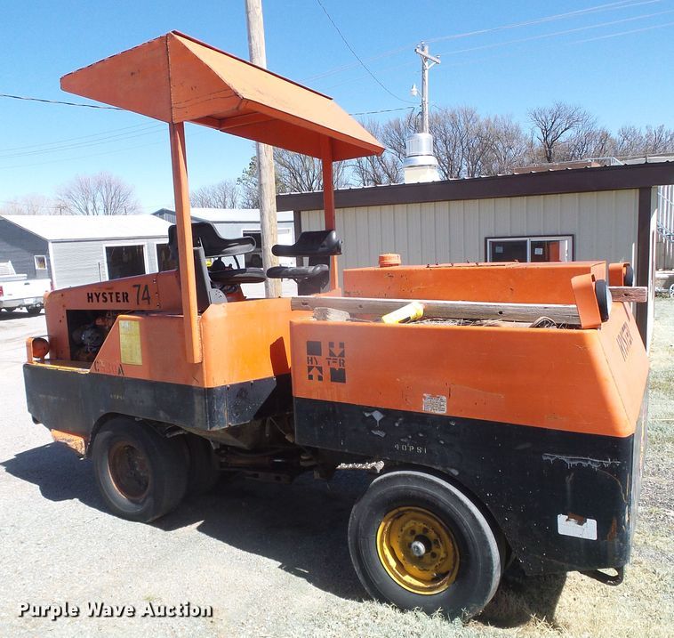 image for item GR9425 Hyster C530A  pneumatic roller