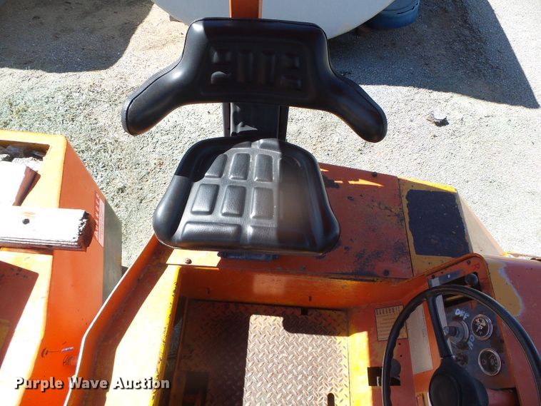 image for item GR9425 Hyster C530A  pneumatic roller