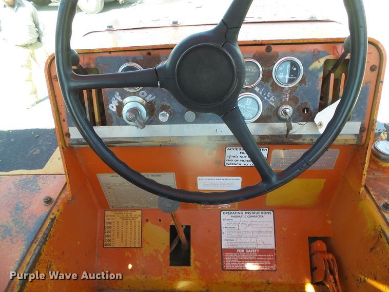 image for item GR9425 Hyster C530A  pneumatic roller