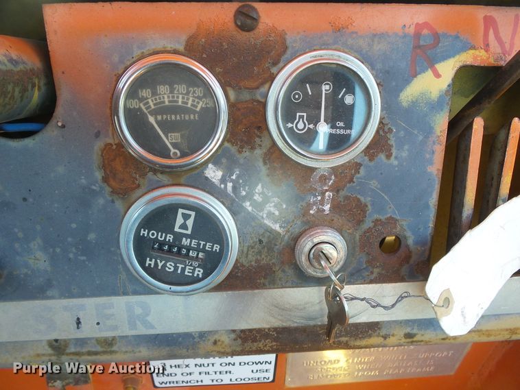 image for item GR9425 Hyster C530A  pneumatic roller