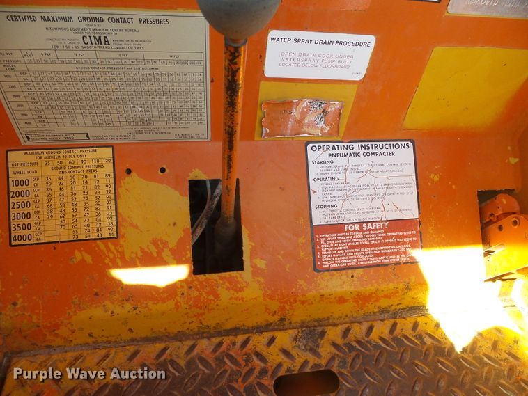 image for item GR9425 Hyster C530A  pneumatic roller