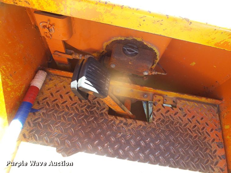 image for item GR9425 Hyster C530A  pneumatic roller