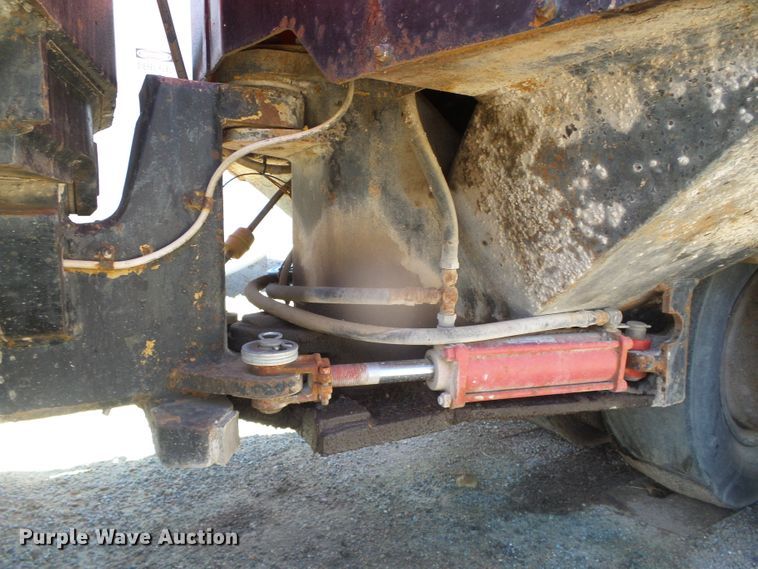 image for item GR9425 Hyster C530A  pneumatic roller