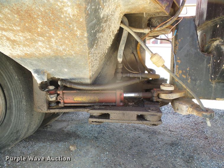 image for item GR9425 Hyster C530A  pneumatic roller