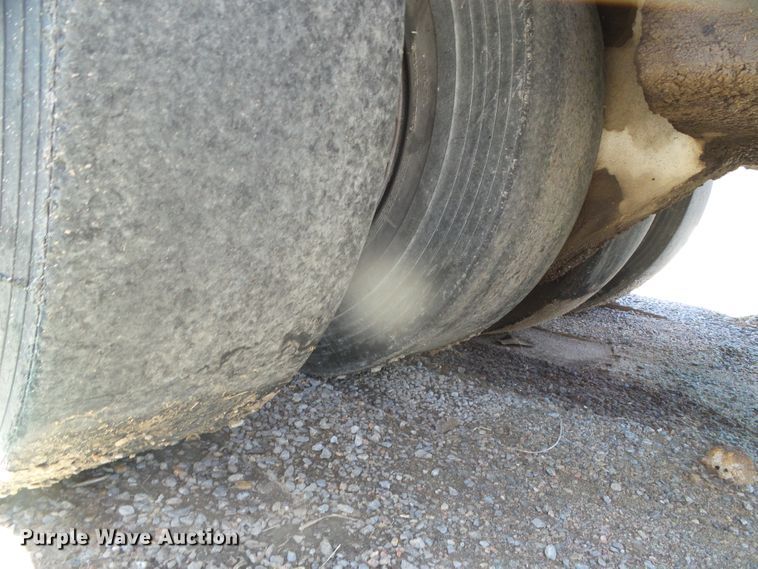 image for item GR9425 Hyster C530A  pneumatic roller