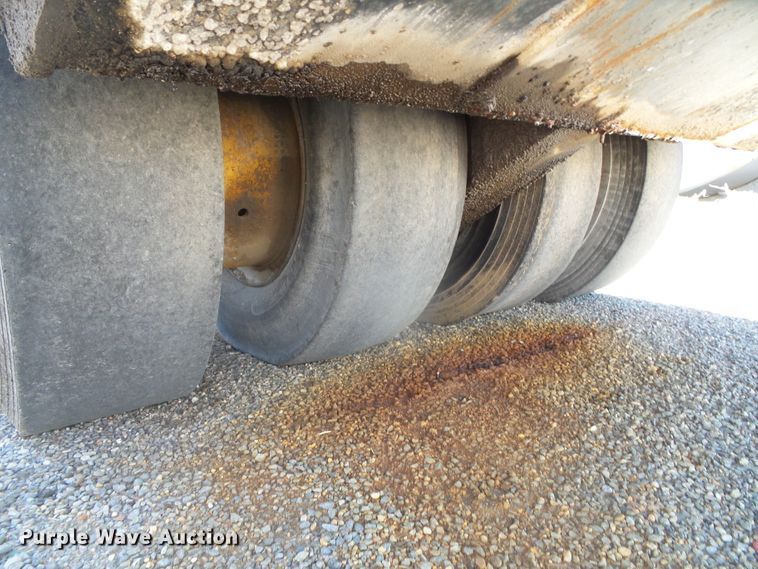 image for item GR9425 Hyster C530A  pneumatic roller