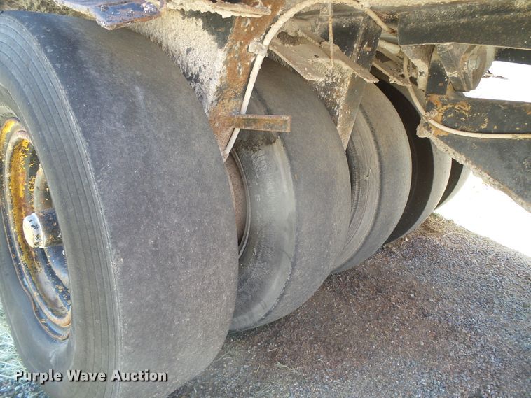 image for item GR9425 Hyster C530A  pneumatic roller