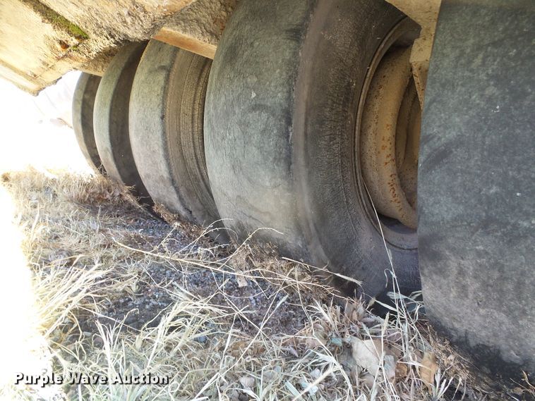 image for item GR9425 Hyster C530A  pneumatic roller