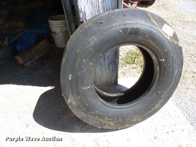 image for item GR9425 Hyster C530A  pneumatic roller