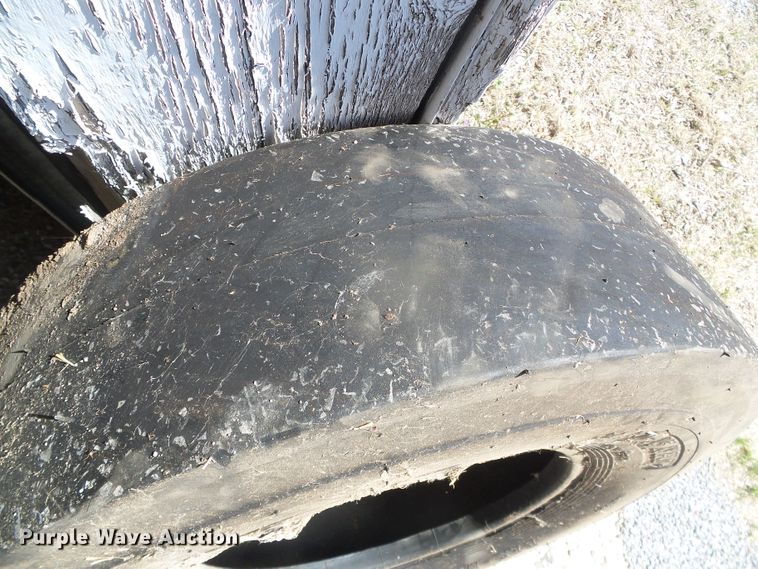 image for item GR9425 Hyster C530A  pneumatic roller