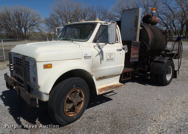 image for item GR9430 1970 GMC 5500  oil distributor truck