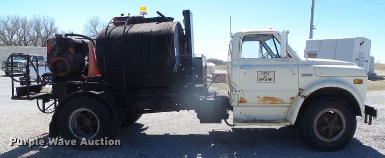 image for item GR9430 1970 GMC 5500  oil distributor truck