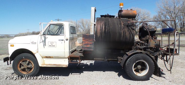 image for item GR9430 1970 GMC 5500  oil distributor truck