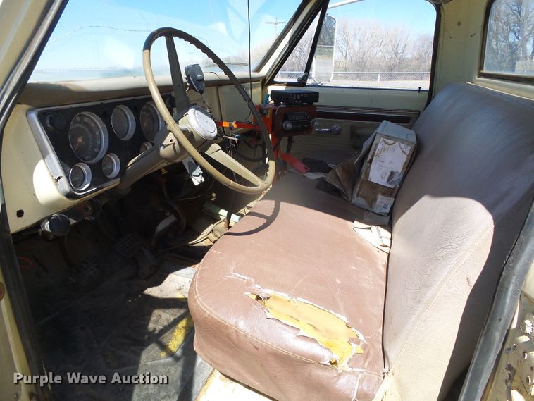 image for item GR9430 1970 GMC 5500  oil distributor truck