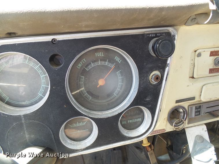 image for item GR9430 1970 GMC 5500  oil distributor truck